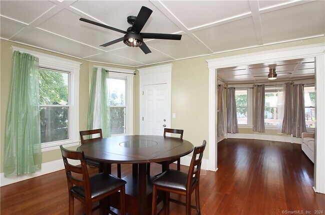 592 Laurel Ave in Bridgeport, CT - Building Photo - Building Photo