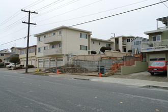 654 Commercial Ave in South San Francisco, CA - Building Photo - Building Photo