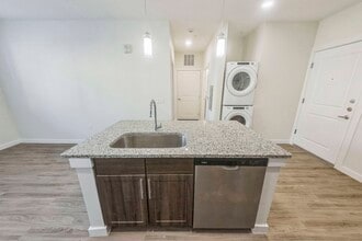 Summit at Renaissance Park in Houston, TX - Building Photo - Building Photo