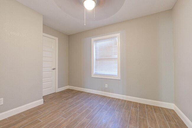 6522 Linden St in Houston, TX - Foto de edificio - Building Photo