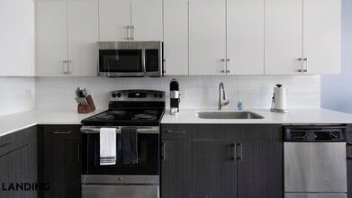 1001 S Center St in Arlington, TX - Building Photo - Building Photo