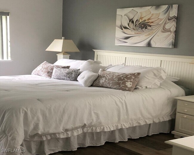 64 4th St in Bonita Springs, FL - Foto de edificio - Building Photo