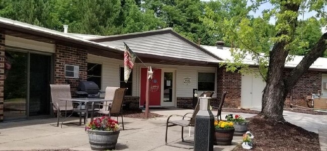 Hillside Village in Glidden, WI - Foto de edificio - Building Photo