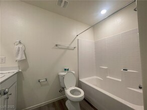 9926 Apricot Hls St in Las Vegas, NV - Foto de edificio - Building Photo