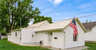 165 W Jersey St in Johnstown, OH - Building Photo