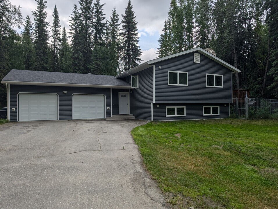 3039 Victoria Cir in North Pole, AK - Building Photo