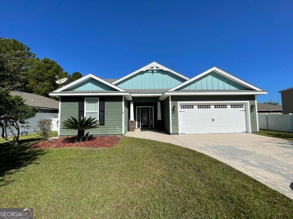 203 Waters Edge Dr in Kingsland, GA - Building Photo