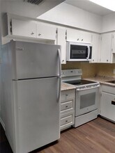 116 Southwest Jefferson Cir N in St. Petersburg, FL - Building Photo - Building Photo