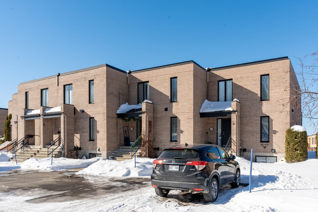 2564 Des Berges St in Lévis, QC - Building Photo - Building Photo