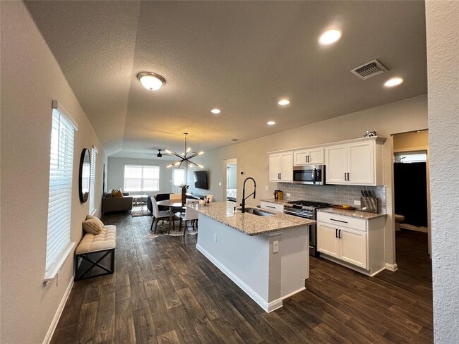 13906 Levy Ln in Pflugerville, TX - Foto de edificio - Building Photo