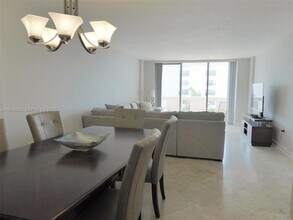 800 West Ave, Unit 818 in Miami Beach, FL - Building Photo - Building Photo