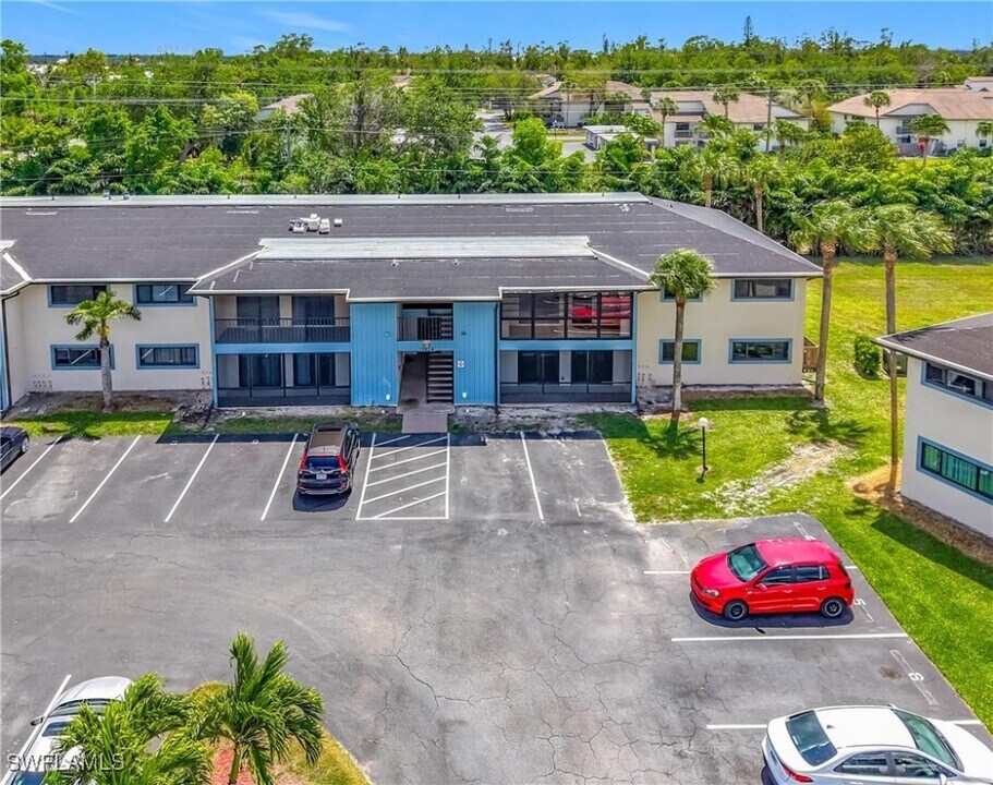 17426 Birchwood Ln in Ft. Myers, FL - Foto de edificio