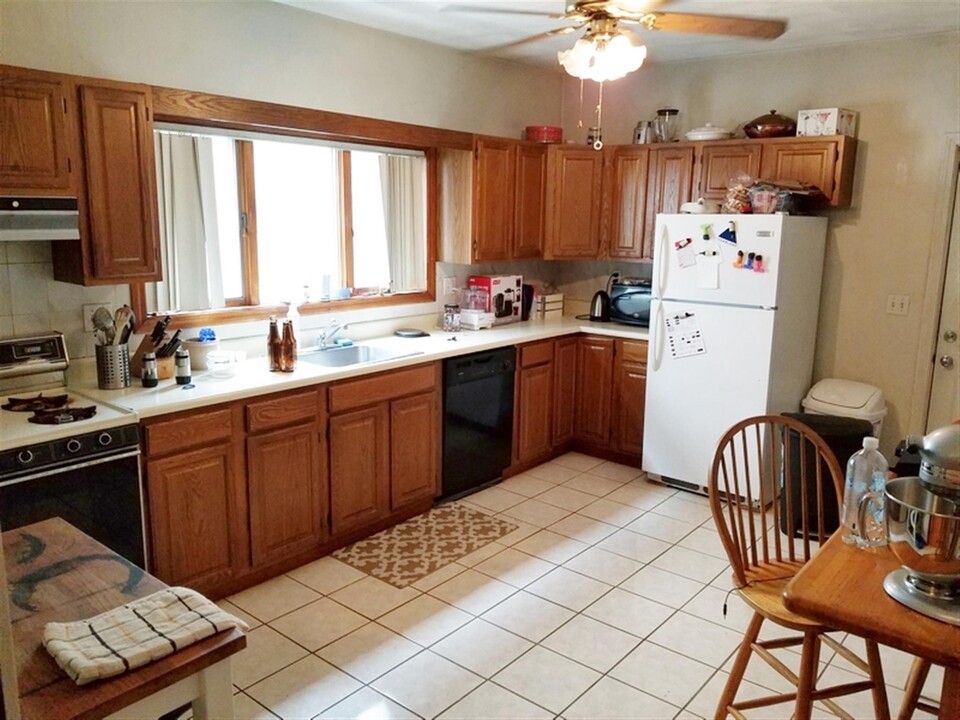94 Raymond Ave, Unit 1 in Somerville, MA - Building Photo