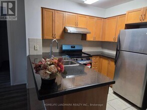 7363 Kennedy Rd in Markham, ON - Building Photo - Building Photo