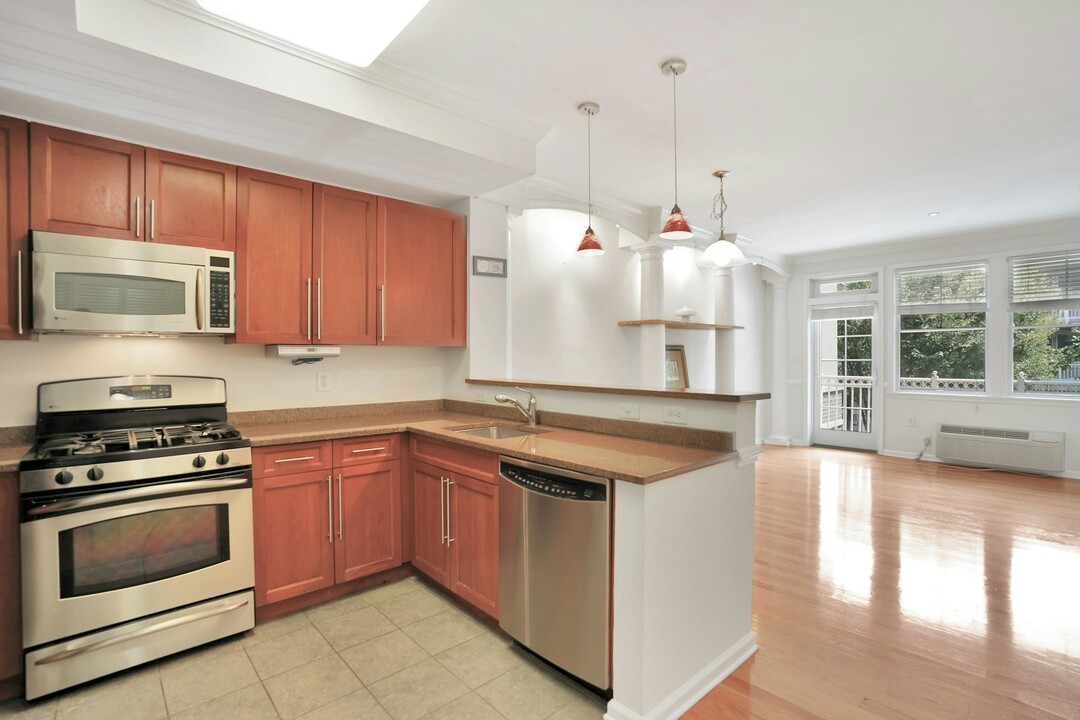 15 Freedom Way in Jersey City, NJ - Building Photo