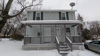 370 E Thornton St in Akron, OH - Building Photo