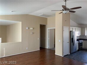 5320 Desert Columbine Ct in North Las Vegas, NV - Building Photo - Building Photo
