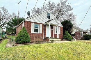 1558 25th St NW in Canton, OH - Building Photo