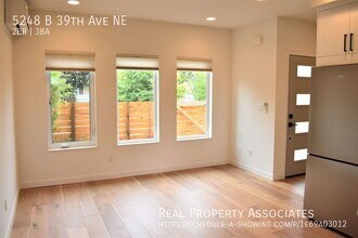 5248 39th Ave NE in Seattle, WA - Building Photo - Building Photo