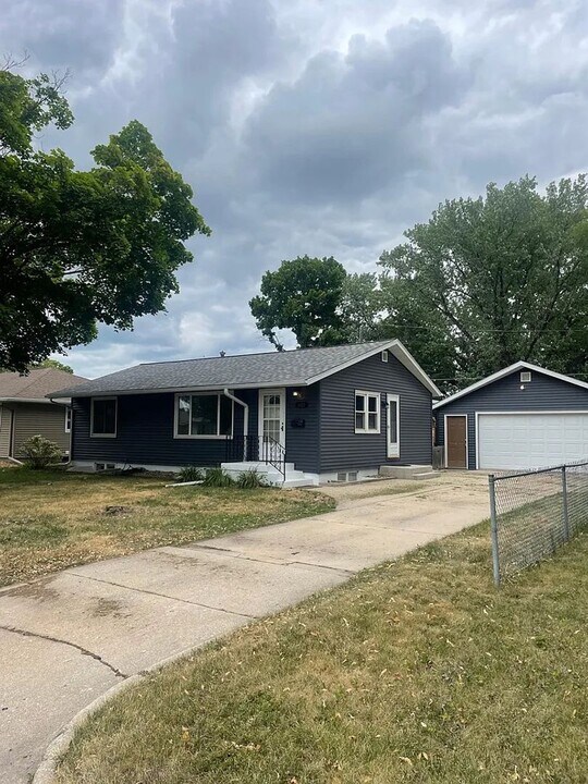 1420 3rd Ave SW in Rochester, MN - Building Photo