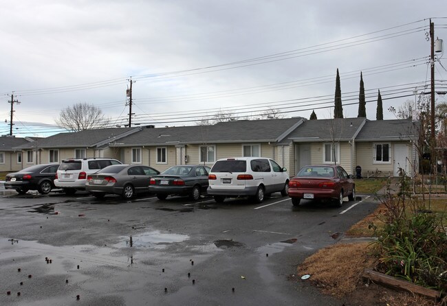 3310 Chettenham Dr in Rancho Cordova, CA - Foto de edificio - Building Photo