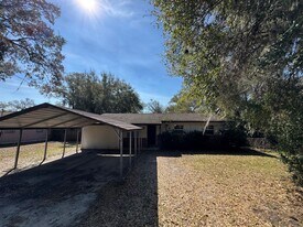 950 W French Ave in Orange City, FL - Building Photo