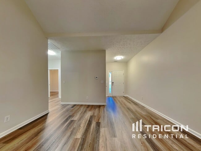 140 Carl Barrett Dr in Canton, GA - Foto de edificio - Building Photo