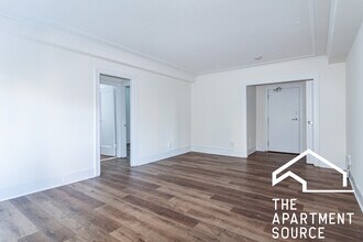 2756 N Pine Grove Ave in Chicago, IL - Building Photo - Building Photo