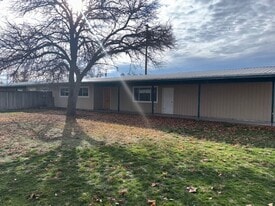 8913 Travis Dr in Moses Lake, WA - Building Photo