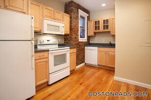 65 Burbank St, Unit 15 in Boston, MA - Building Photo