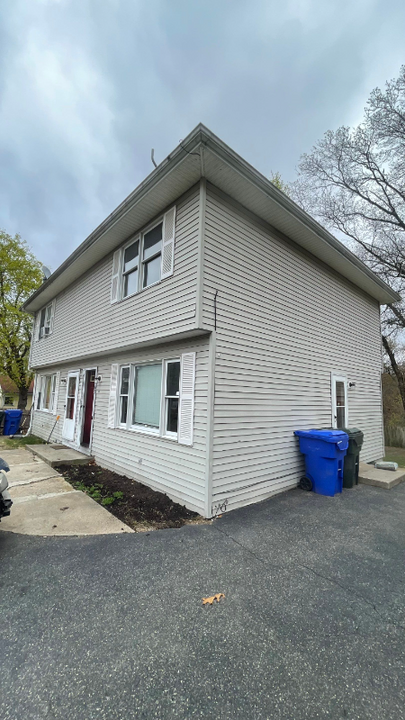 63 Wisteria St in Springfield, MA - Building Photo