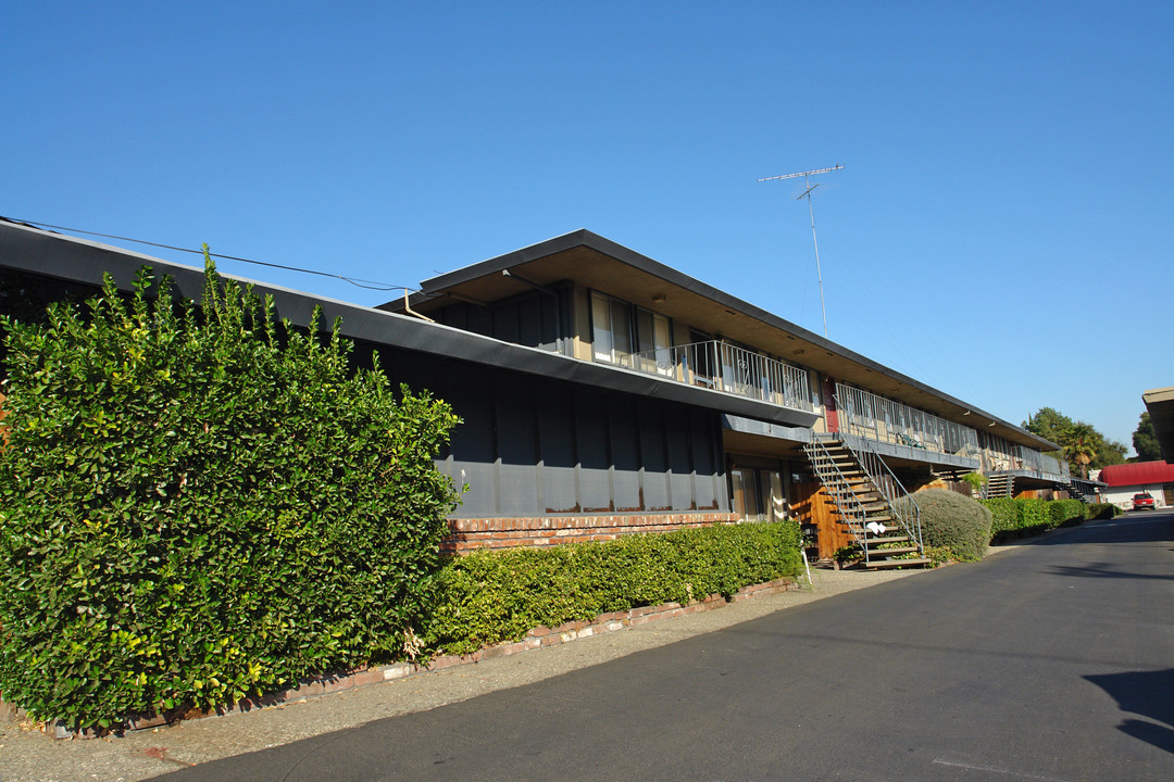 933 Lincoln Rd in Stockton, CA - Foto de edificio