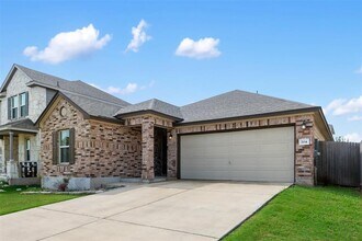 704 Bailey Park Dr in Jarrell, TX - Building Photo - Building Photo