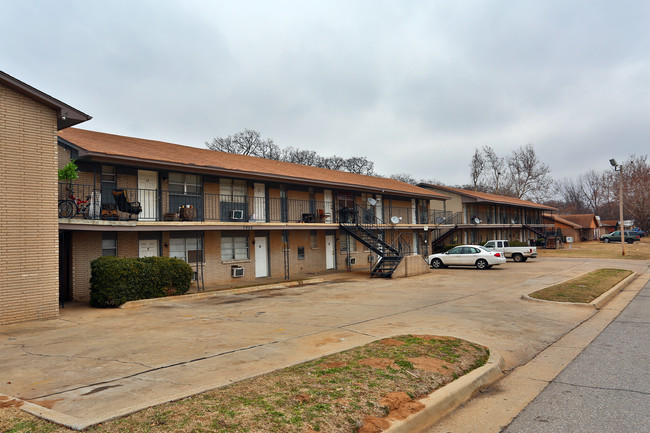 Westwood Apartments in Oklahoma City, OK - Building Photo - Building Photo