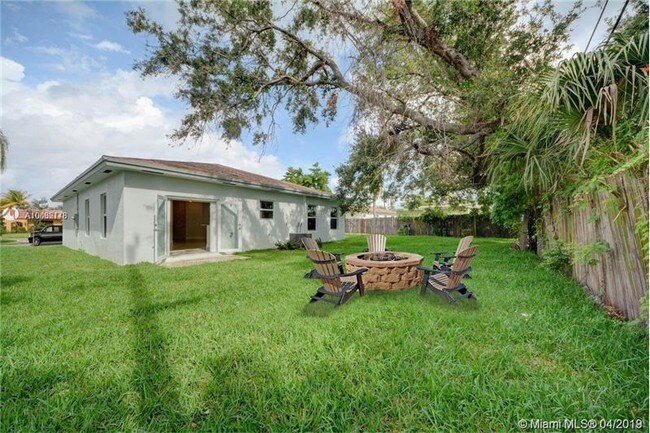 709 SW 3rd St in Dania Beach, FL - Foto de edificio - Building Photo