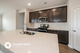 1014 Round Bale Rd in Hutto, TX - Foto de edificio - Building Photo