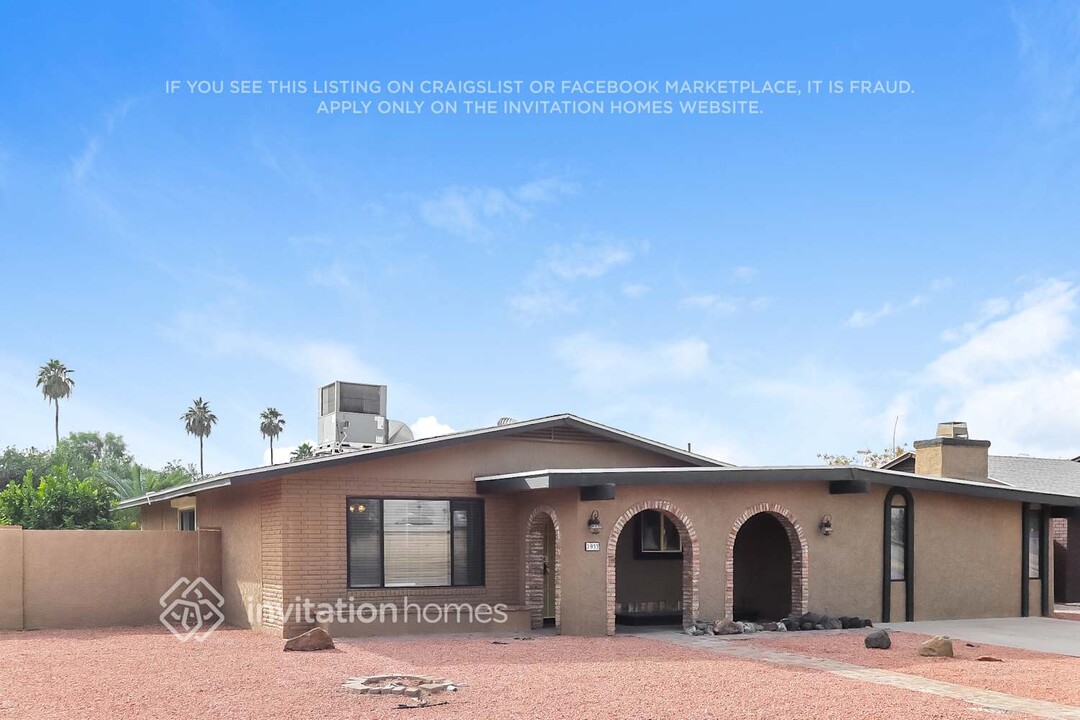 3933 W Carol Ave in Phoenix, AZ - Building Photo