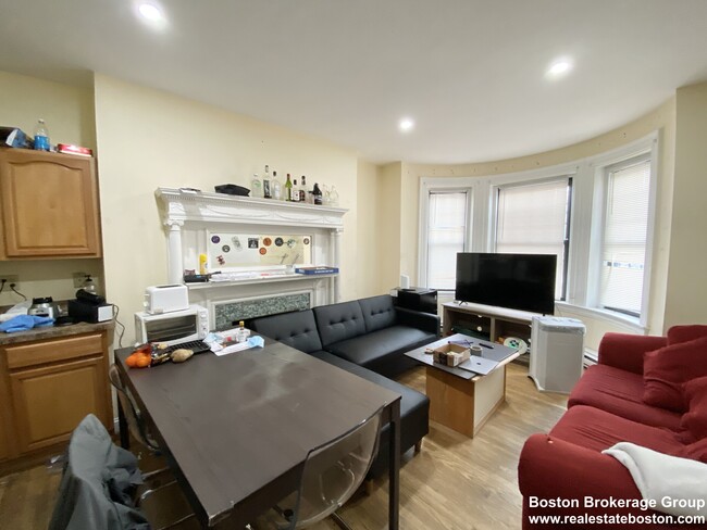 529 Newbury St, Unit 1 in Boston, MA - Building Photo - Building Photo