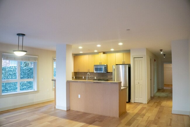 319 Summit Ave E in Seattle, WA - Building Photo - Building Photo