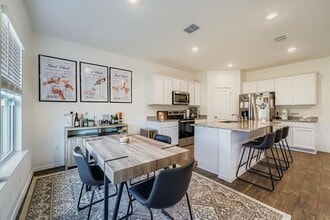 18421 Cremello Dr in Manor, TX - Building Photo - Building Photo