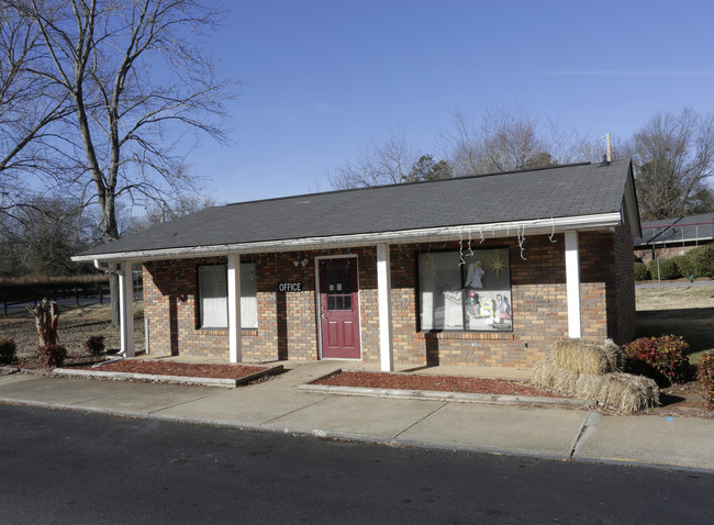 Redwood Village in Gaffney, SC - Building Photo - Building Photo