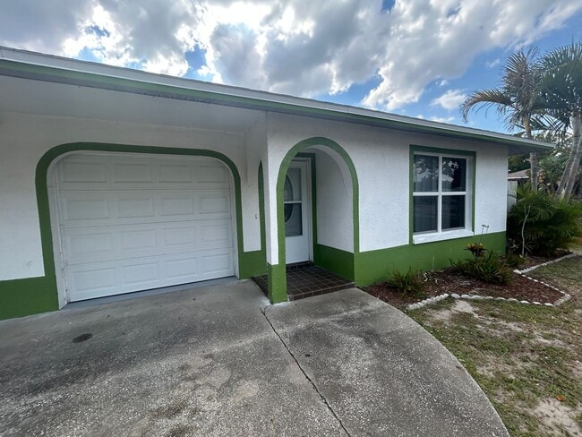 1228 SE 24th Ave, Unit 1228 SE 24 Ave- B in Cape Coral, FL - Foto de edificio - Building Photo