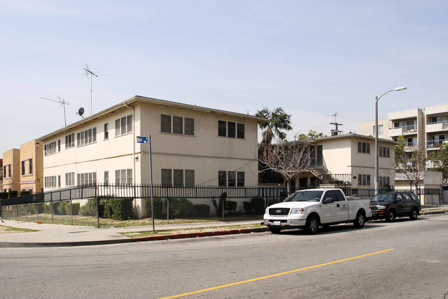 2760 San Marino St in Los Angeles, CA - Building Photo - Building Photo