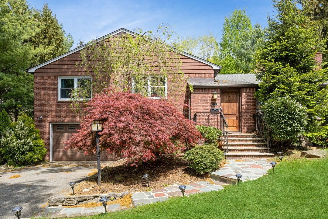 109 Hudson Ave in Tenafly, NJ - Building Photo