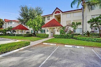 107 Half Moon Cir in Hypoluxo, FL - Building Photo - Building Photo