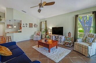 9840 Luna Cir, Unit 201 in Naples, FL - Building Photo - Building Photo