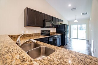 285 Reese Ct in St. Cloud, FL - Building Photo - Building Photo