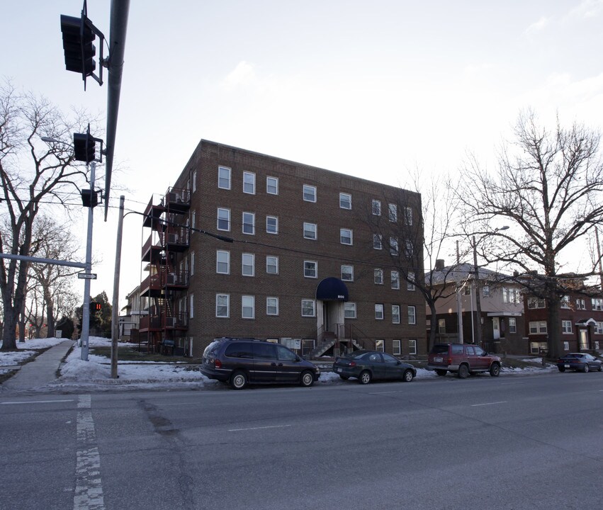 800 S 16th St in Lincoln, NE - Foto de edificio