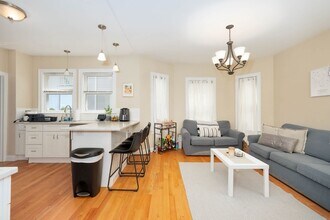 285 Medford St in Somerville, MA - Building Photo - Building Photo