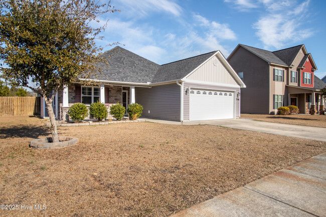 706 Ashley Meadow Ln in Jacksonville, NC - Building Photo - Building Photo